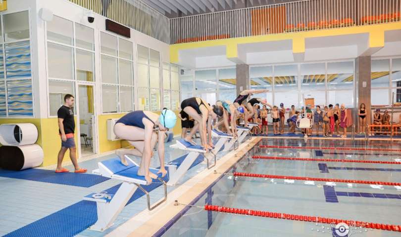 Среди учащихся 2-6 классов завершились школьные финальные соревнования по плаванию «Новогодние старты»