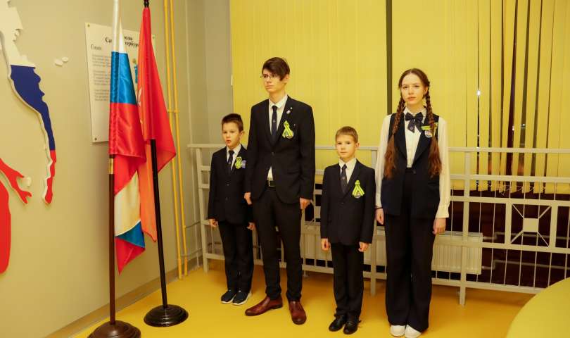 Учебная неделя в ИТШ № 777 началась 22 января с линейки поднятия флагов России, Санкт-Петербурга
