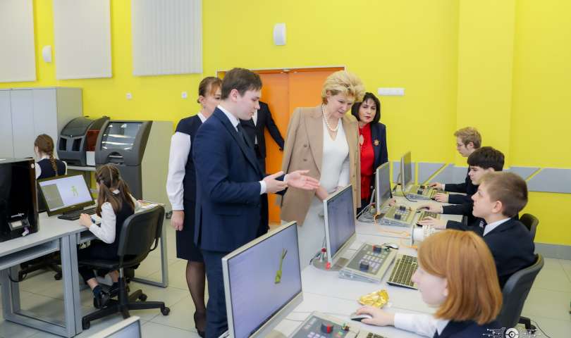 Вице-губернатор Санкт-Петербурга Ирина Петровна Потехина посетила занятия объединений ЦДОД «Лахта-полис»
