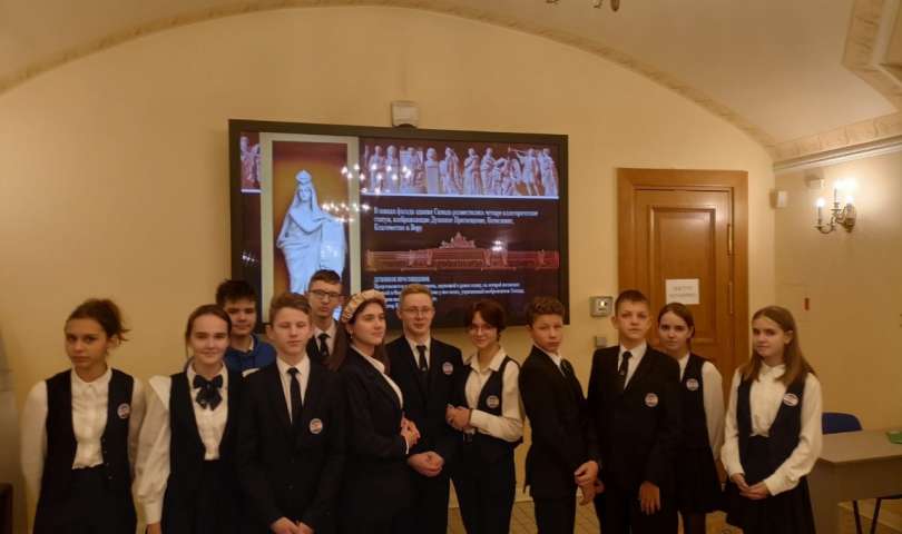 Ученики 8.2 класса посетили мультимедийный урок «Воистину Первый. Пётр Великий»